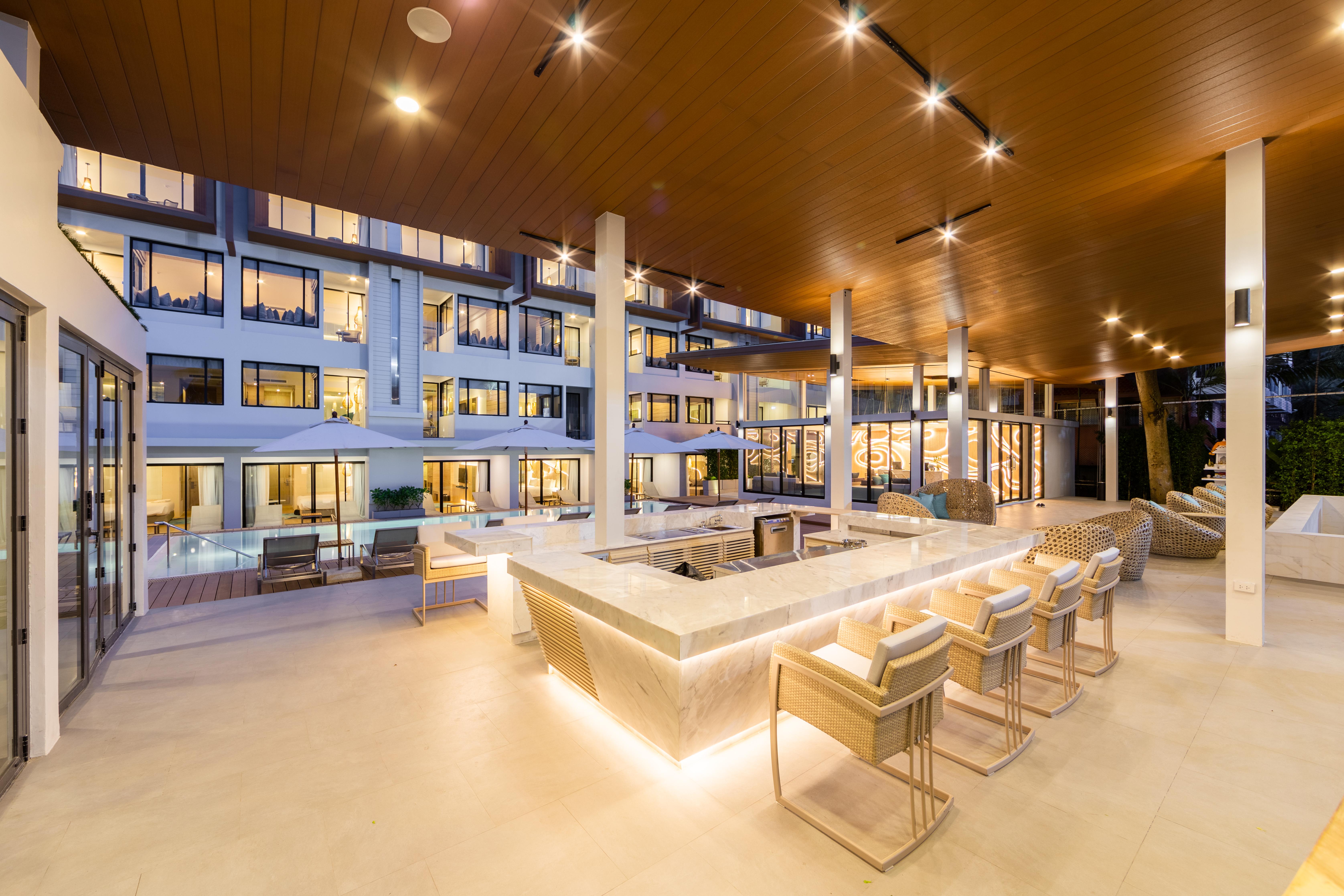 Liv Hotel Phuket Patong Beachfront Exterior foto