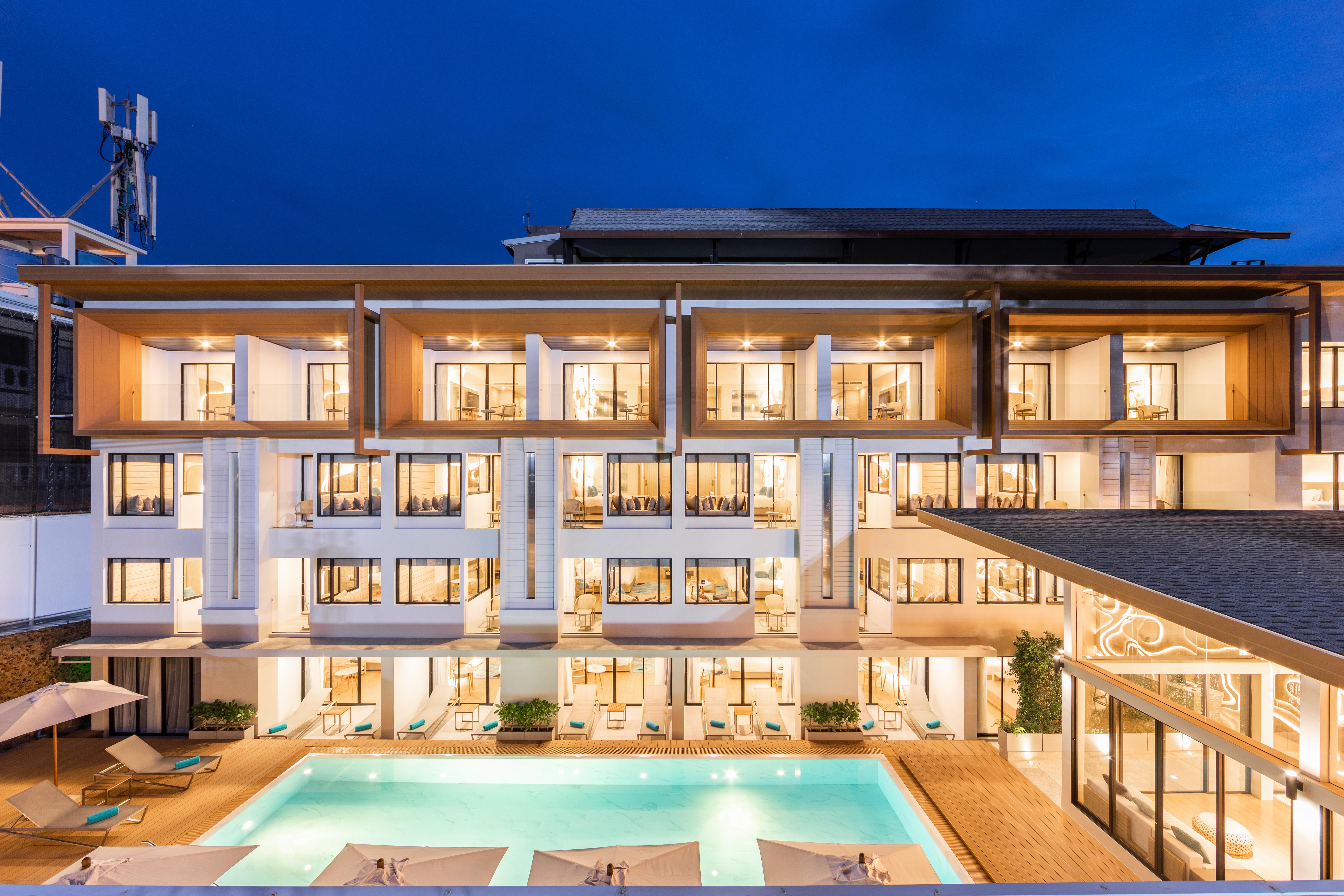 Liv Hotel Phuket Patong Beachfront Exterior foto